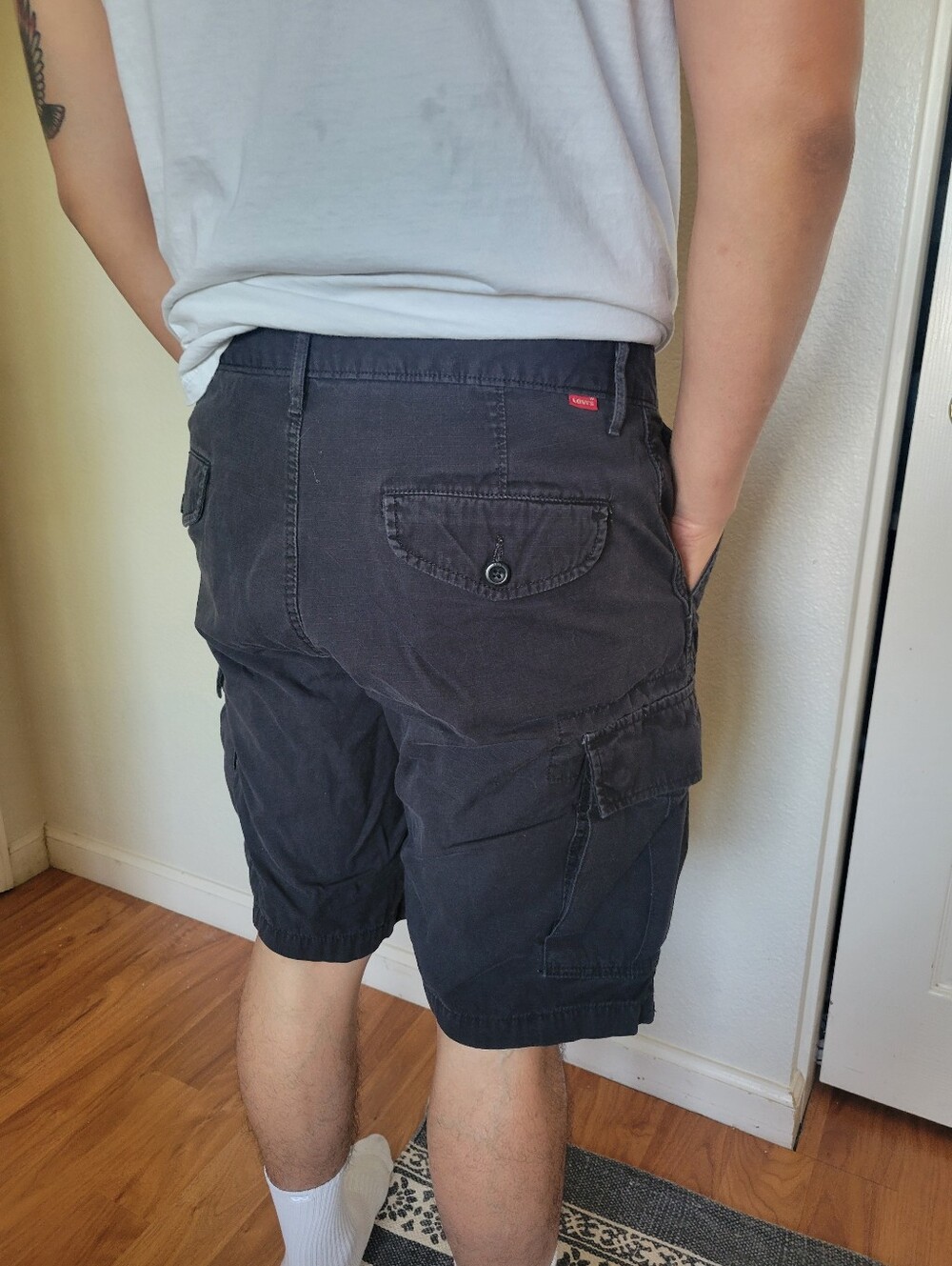 VNT Levis Men's Black Cargo Shorts - Casual Utility Style size 33
